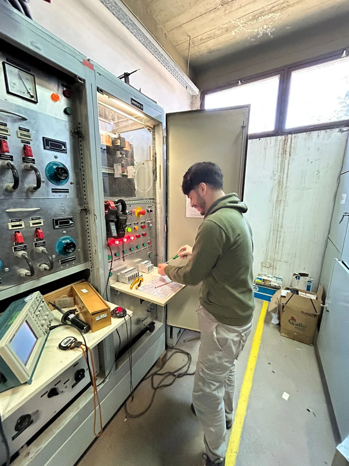 Fabricio Bertol realizando tareas en el laboratorio del IPSEP